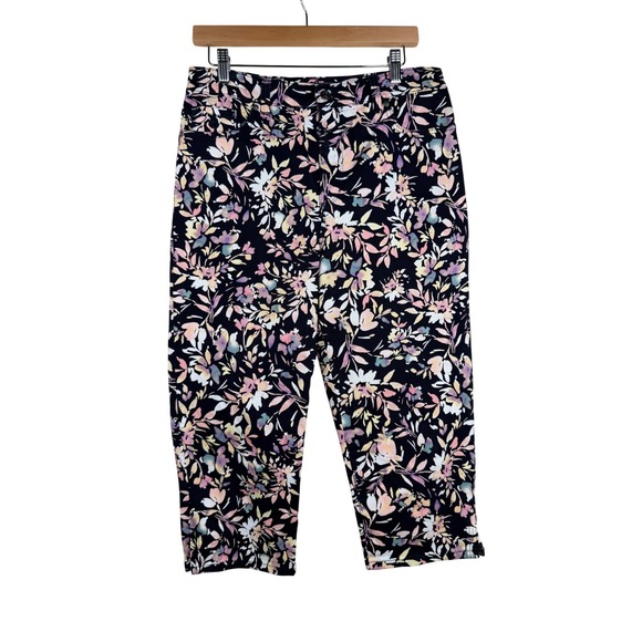 Gloria Vanderbilt Pants - Gloria Vanderbilt Women's Floral Print Amanda Capri Pants size 10 Black/Pink